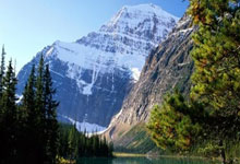 拜仁慕尼黑继续保持领先，豪取胜利